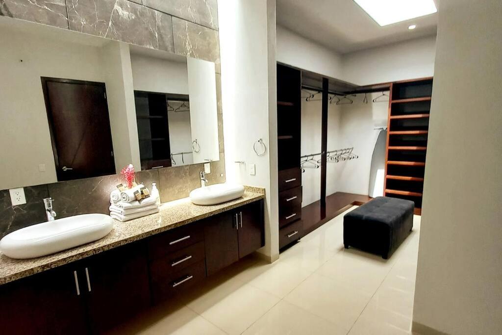 New 4 Bedroom House Sleeps 16 Pool, Bbq And More! Puerto Vallarta Kültér fotó